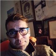 Studente di lingue laureato disponibile per lezioni e conversazioni